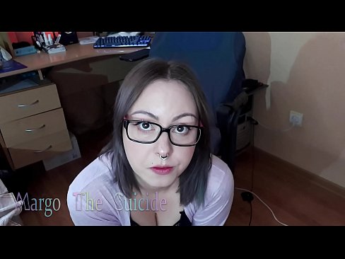 ❤️ Kynþokkafull stelpa með gleraugu sýgur dildó djúpt á myndavélinni ️ Slúður á is.niceporn-tv.ru ❌
